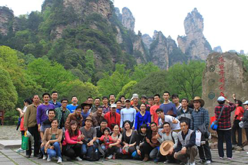 公司組織全體員工到桂林、張家界、云南等地旅游.jpg
